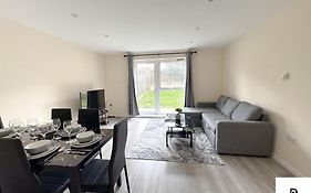 Newly Launched Two Bedroom House By Den Accommodation Short Lets & Serviced Accommodation With Garden