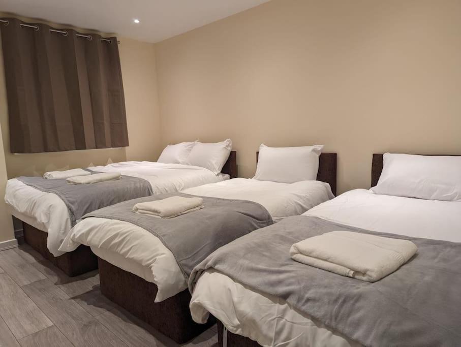 Newly Launched Two Bedroom House By Den Accommodation Short Lets & Serviced Accommodation With Garden Londres Extérieur photo