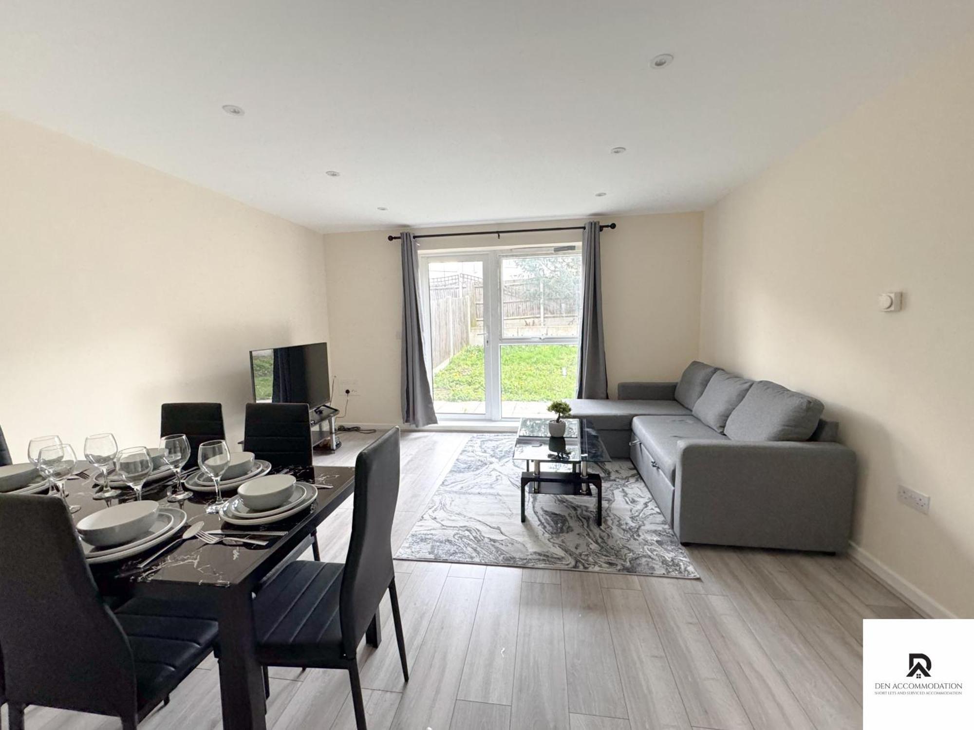 Newly Launched Two Bedroom House By Den Accommodation Short Lets & Serviced Accommodation With Garden Londres Extérieur photo