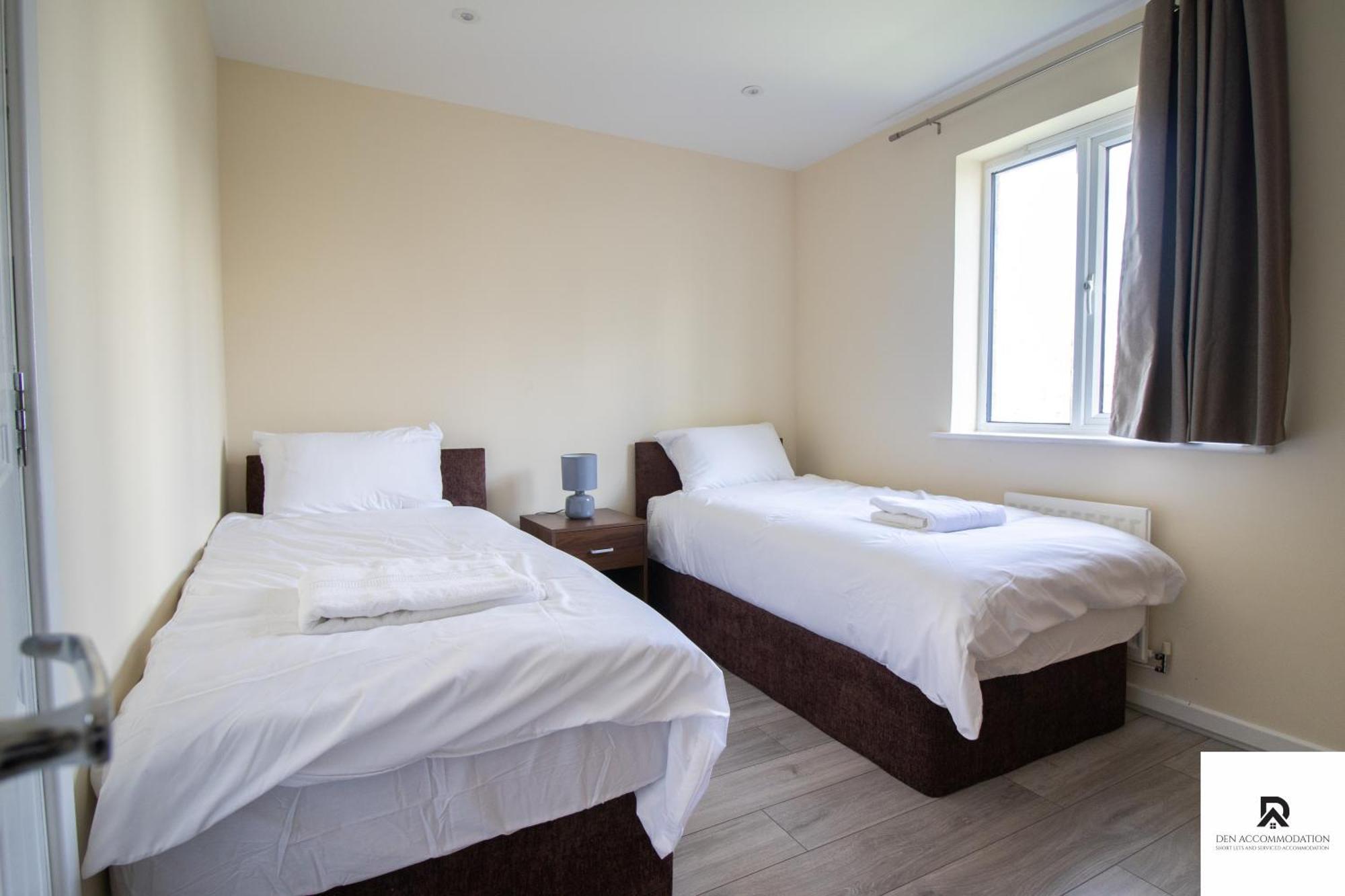 Newly Launched Two Bedroom House By Den Accommodation Short Lets & Serviced Accommodation With Garden Londres Extérieur photo