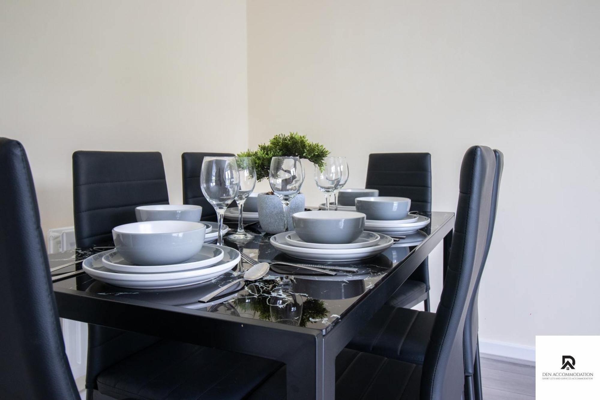 Newly Launched Two Bedroom House By Den Accommodation Short Lets & Serviced Accommodation With Garden Londres Extérieur photo