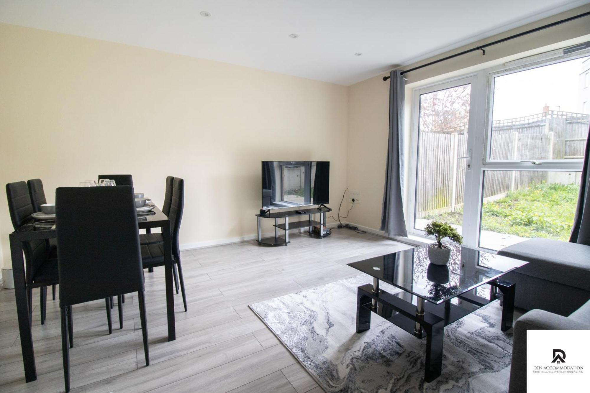 Newly Launched Two Bedroom House By Den Accommodation Short Lets & Serviced Accommodation With Garden Londres Extérieur photo