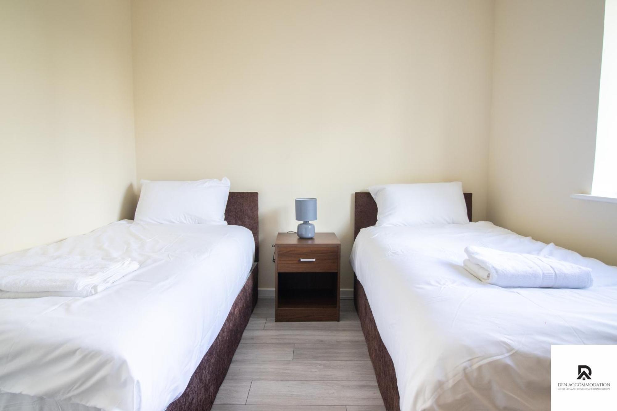 Newly Launched Two Bedroom House By Den Accommodation Short Lets & Serviced Accommodation With Garden Londres Extérieur photo