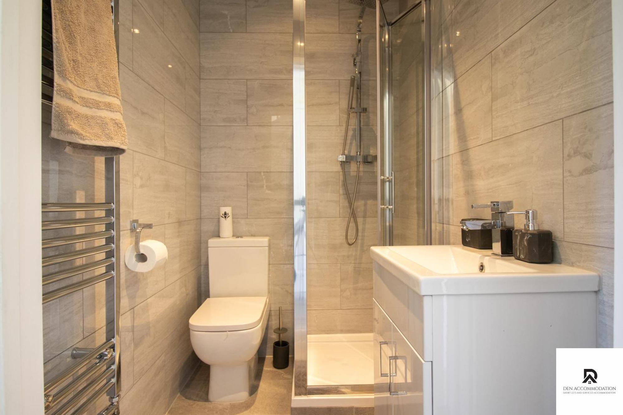 Newly Launched Two Bedroom House By Den Accommodation Short Lets & Serviced Accommodation With Garden Londres Extérieur photo
