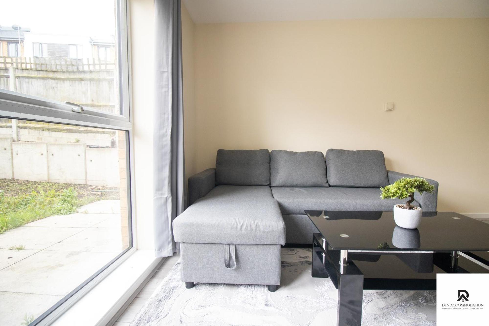 Newly Launched Two Bedroom House By Den Accommodation Short Lets & Serviced Accommodation With Garden Londres Extérieur photo